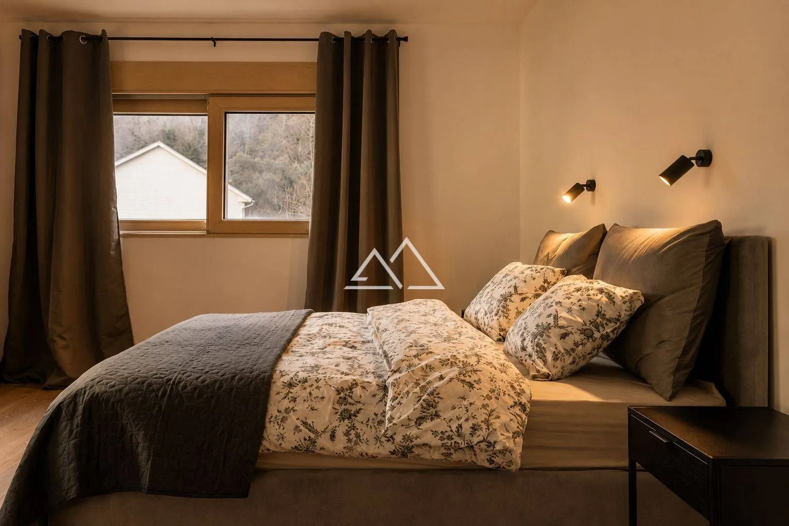 Prodaja, dvosoban stan, 136m², Centar, Kotor