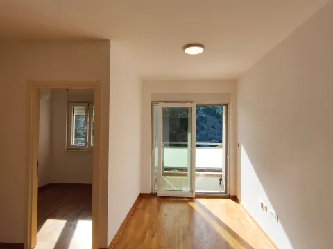 Rent, one bedroom apartment, 35m², City Kej, Podgorica - image 2