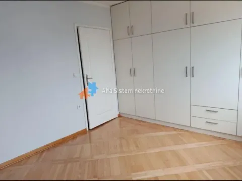 Izdavanje, četvorosoban stan, 125m², Savski Venac, Beograd - image 11