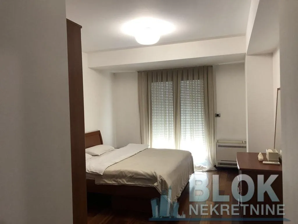 Izdavanje, trosoban stan, 140m², Preko Morače, Podgorica