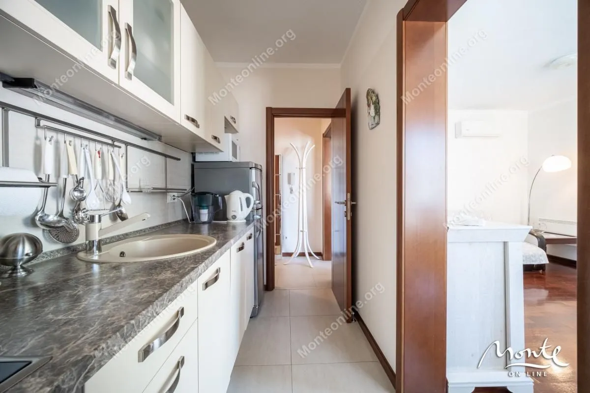 Prodaja, dvosoban stan, 81m², Dobrota, Kotor