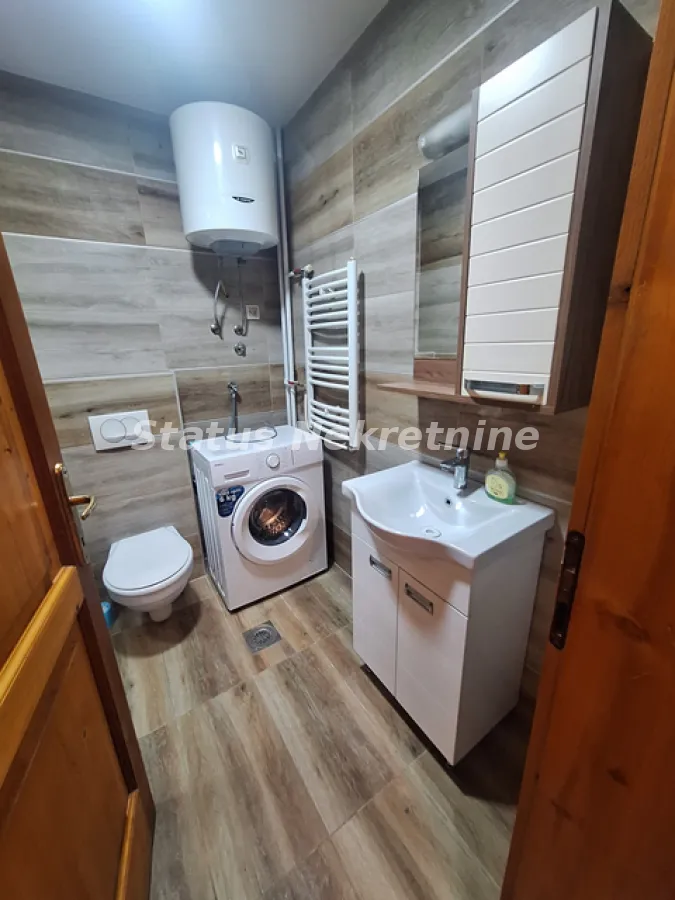 Izdavanje, garsonjera, 26m², Bulevar Oslobodjenja, Novi Sad Sve Podlokacije