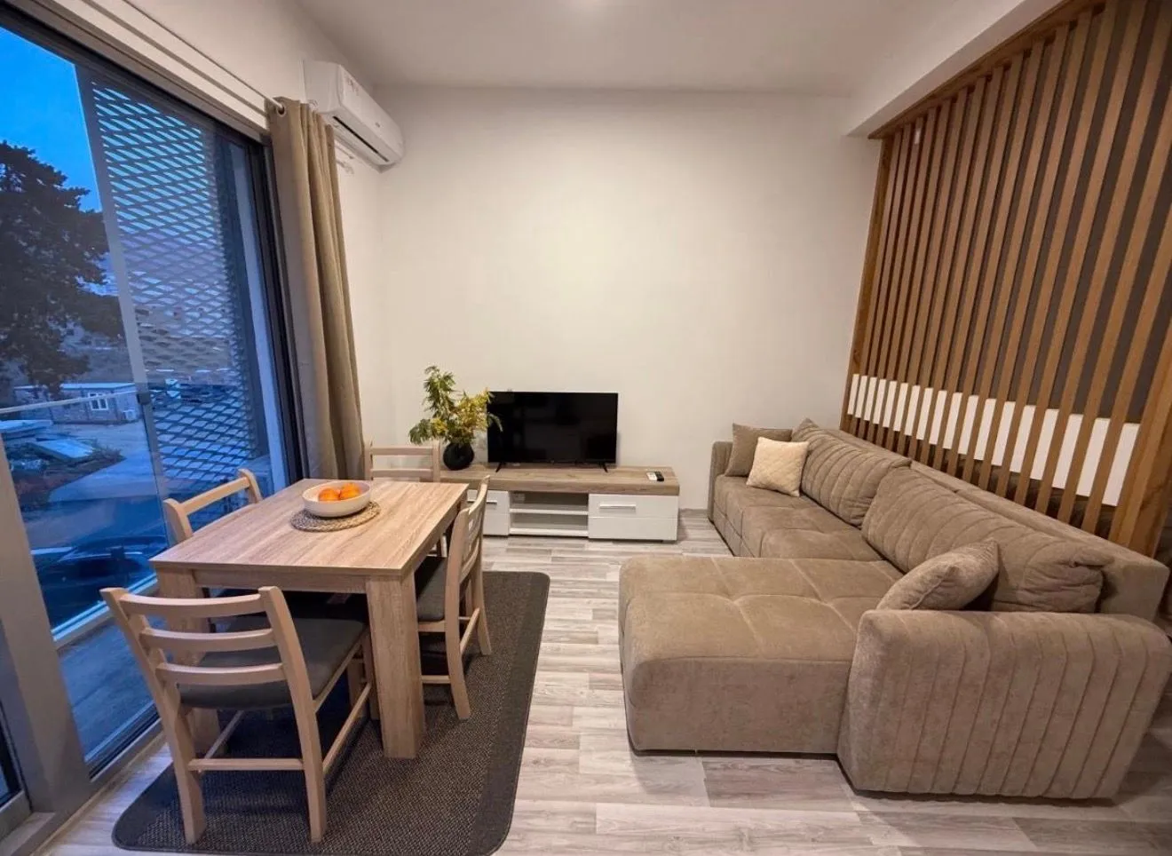 Izdavanje, jednosoban stan, 42m², Centar, Bar