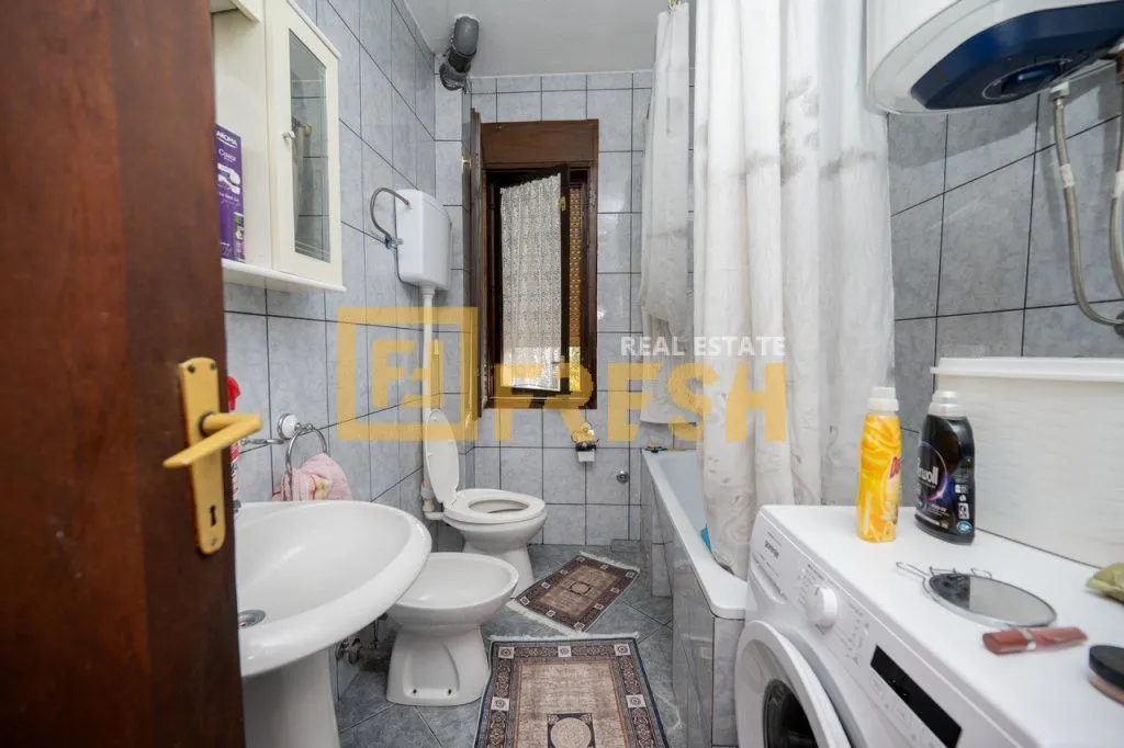 Sale, house, 150m², Stari Aerodrom, Podgorica