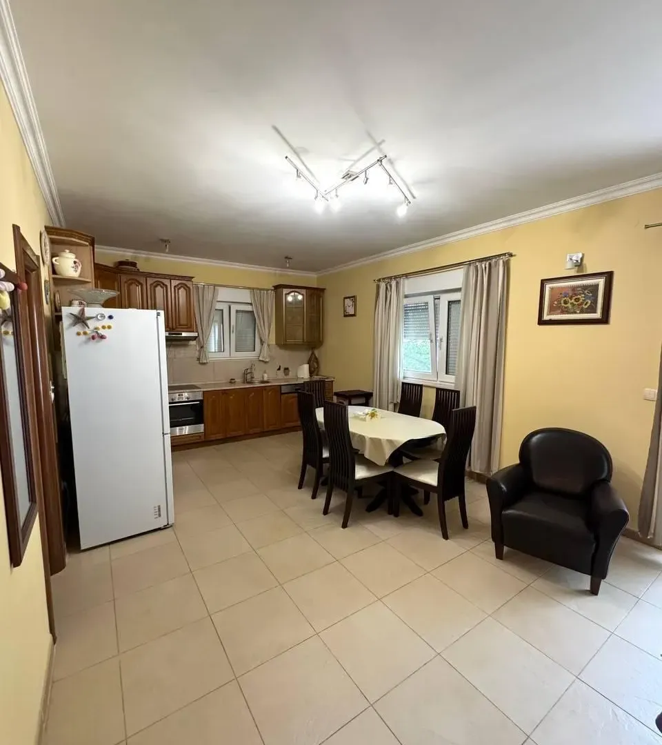 Prodaja, trosoban stan, 90m², Morinj, Kotor
