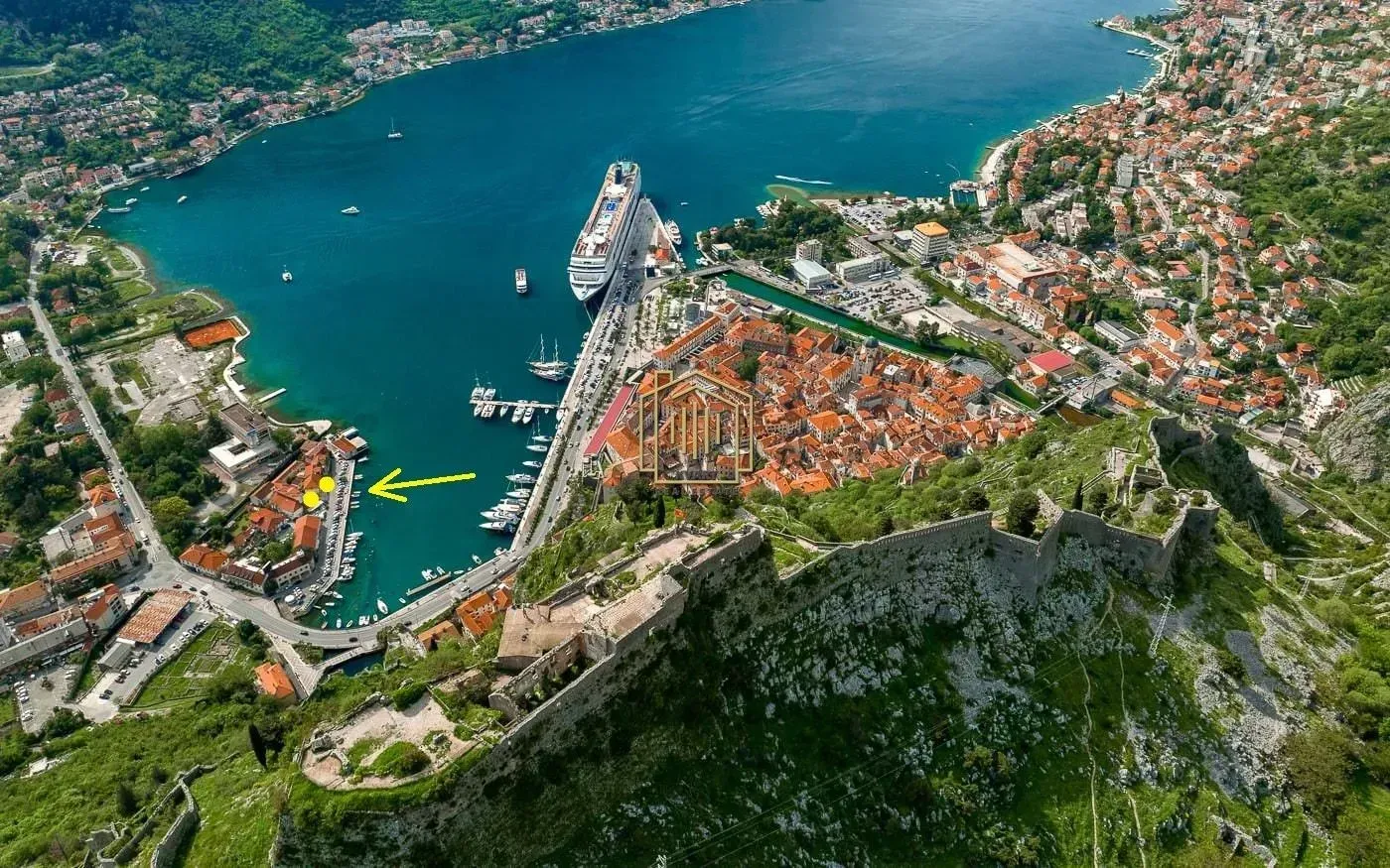 Rent, office space, 50m², Centar, Kotor