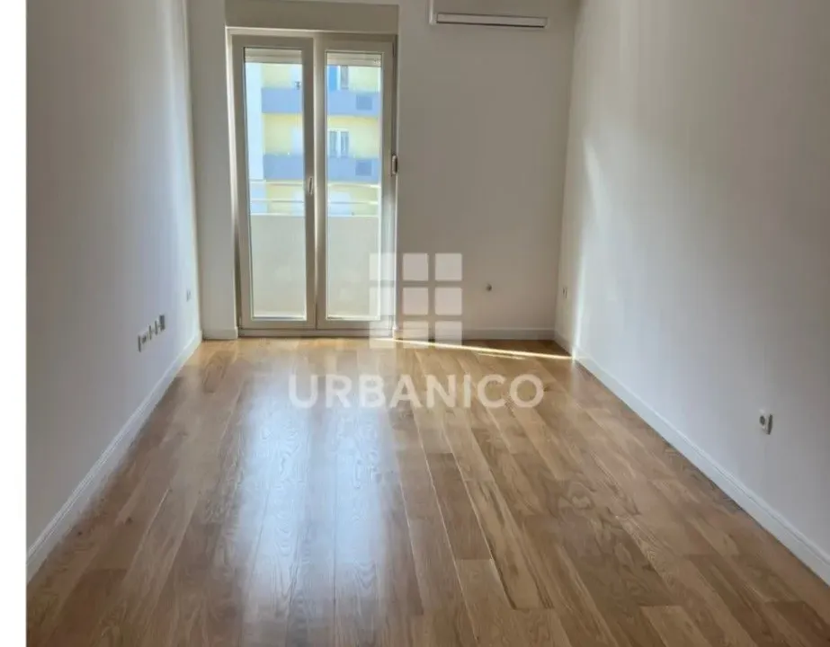 Izdavanje, jednosoban stan, 40m², Central Point, Podgorica