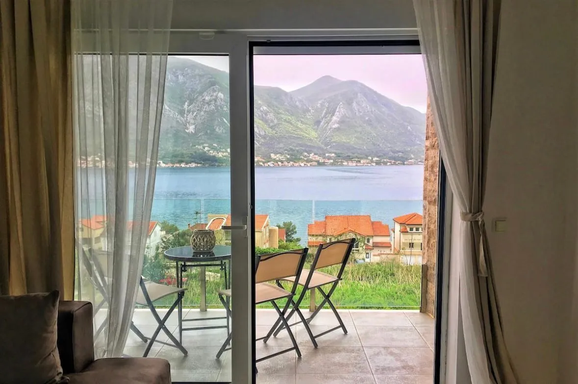 Izdavanje, jednosoban stan, 45m², Kotor, Crna Gora