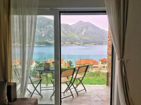 Rent, one bedroom apartment, 45m², Kotor, Crna Gora