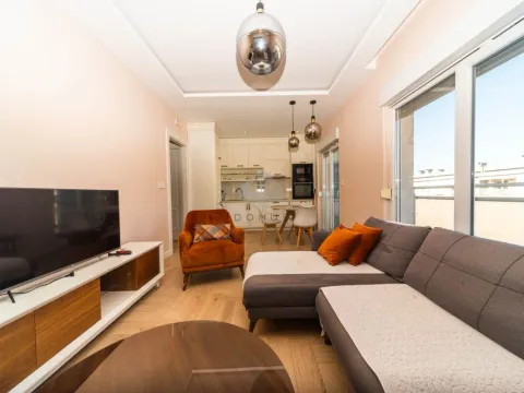 Izdavanje, jednosoban stan, 55m², City Kvart, Podgorica - image 2