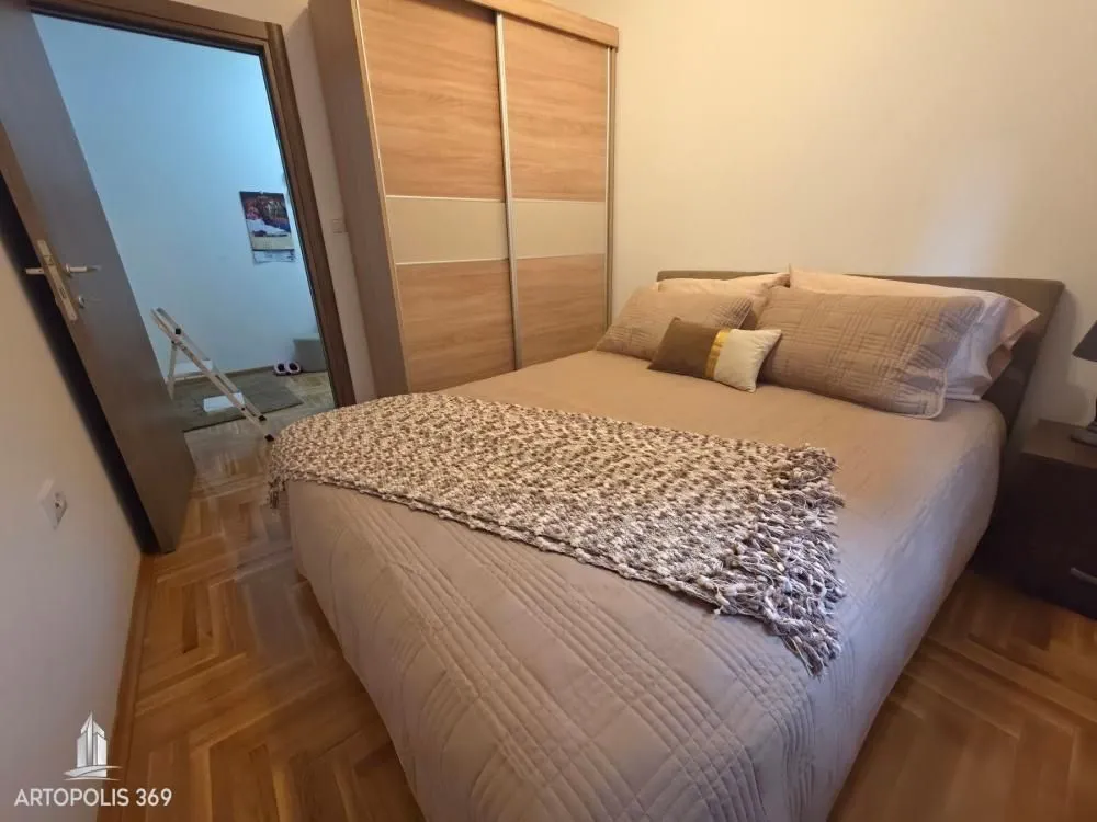 Prodaja, trosoban stan, 56m², Zemun Sve Podlokacije, Beograd