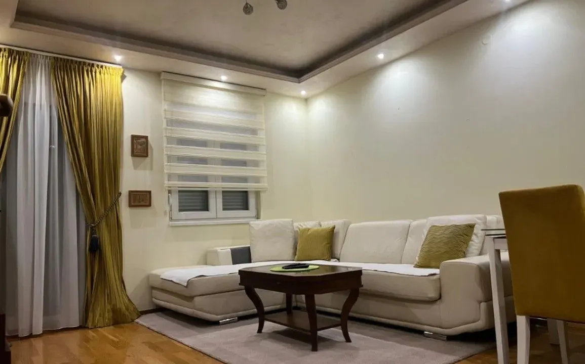 Izdavanje, jednosoban stan, 50m², City Kvart, Podgorica