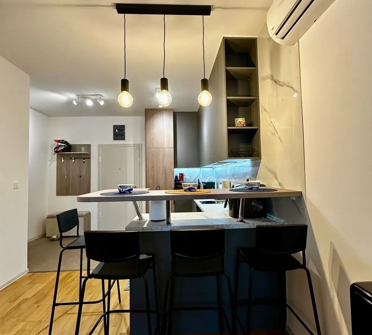 Rent, one bedroom apartment, 48m², Dobrota, Kotor