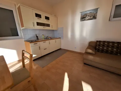 Dnevni boravak sa kuhinjom i trpezarijom. - image 5