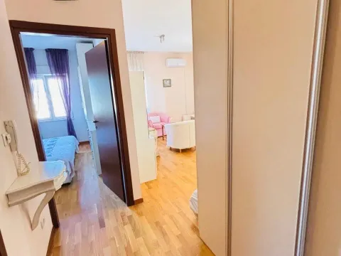 Izdavanje, jednosoban stan, 50m², City Kvart, Podgorica - image 8