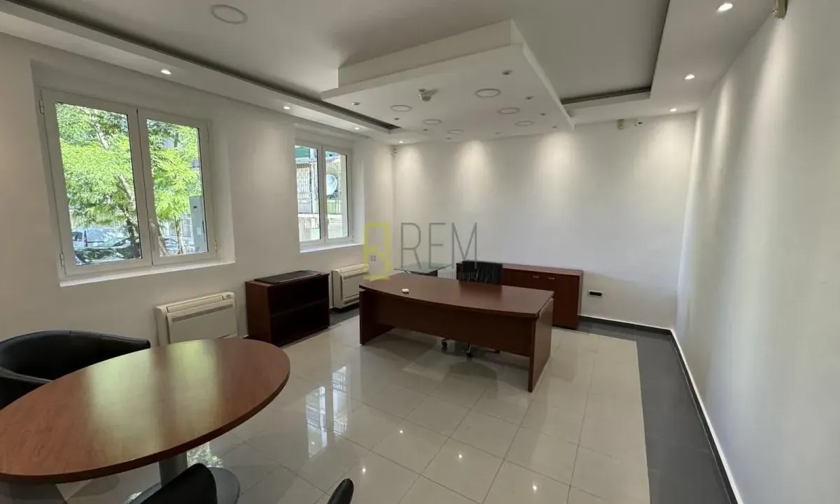 Izdavanje, poslovni prostor, 240m², Drac, Podgorica