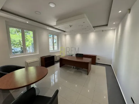 Izdavanje, poslovni prostor, 240m², Drac, Podgorica