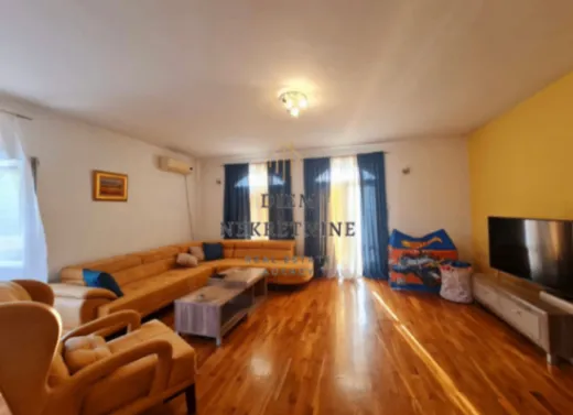 Izdavanje, četvorosoban stan, 150m², Tološi, Podgorica