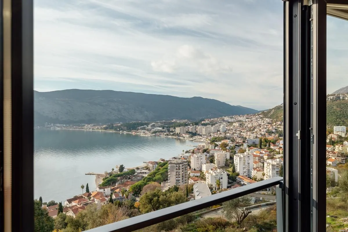Prodaja, trosoban stan, 119m², Herceg Novi, Crna Gora