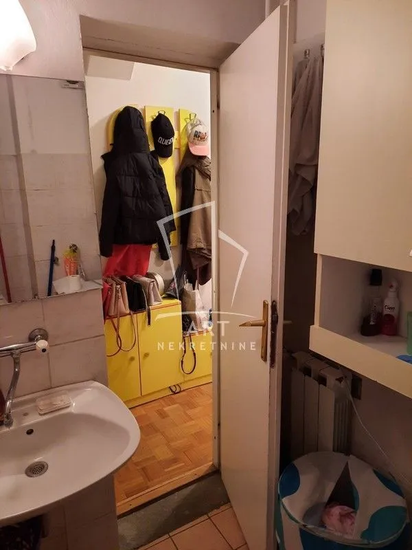 Prodaja, dvosoban stan, 45m², Kluz, Zvezdara Sve Podlokacije