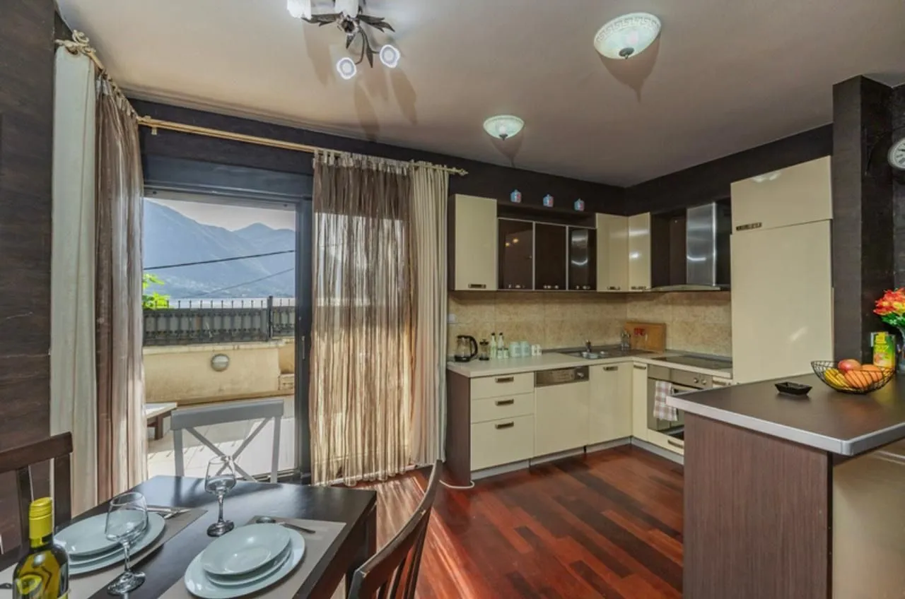 Rent, three bedroom apartment, 170m², Dobrota, Kotor