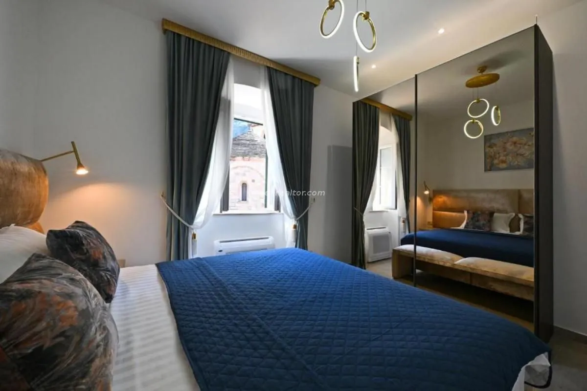 Prodaja, trosoban stan, 90m², Grad, Kotor
