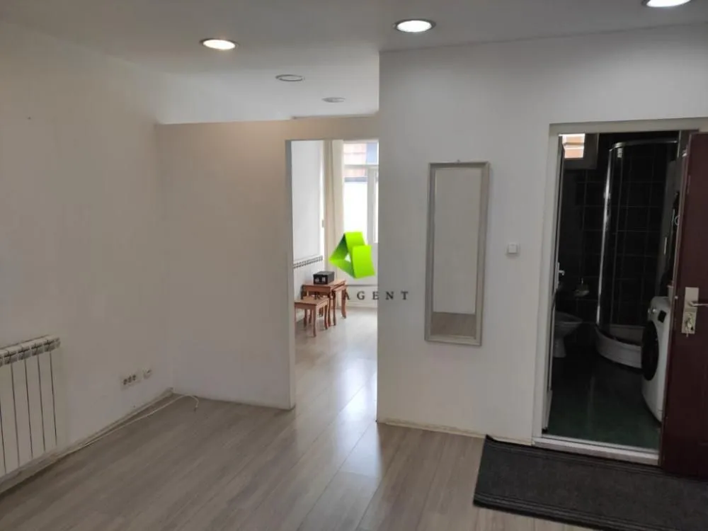 Rent, office space, 44m², Medijana, Niš