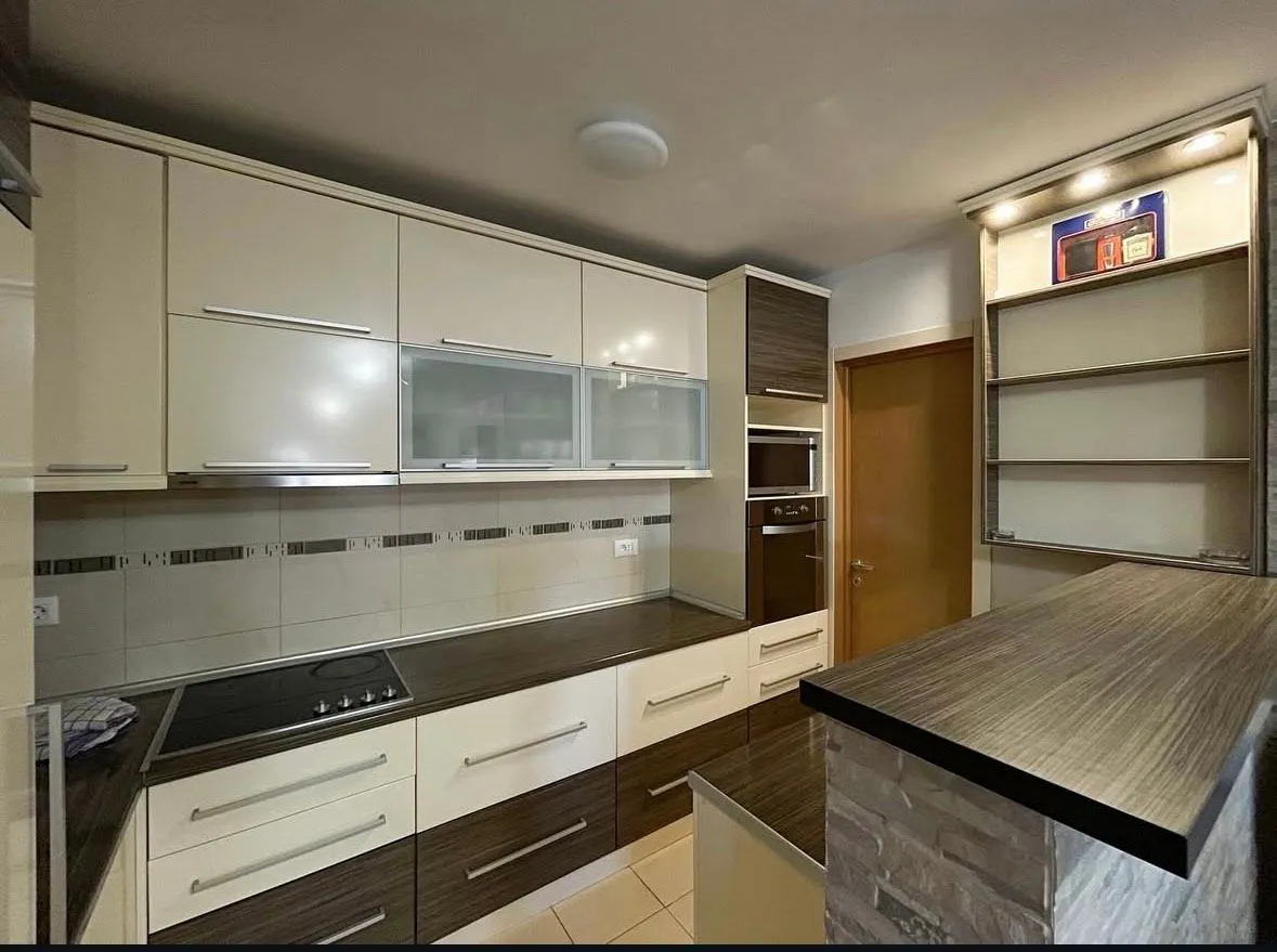 Prodaja, trosoban stan, 103m², Stari Aerodrom, Podgorica