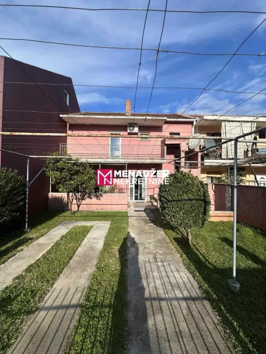 Sale, house, 140m², Stari Aerodrom, Podgorica