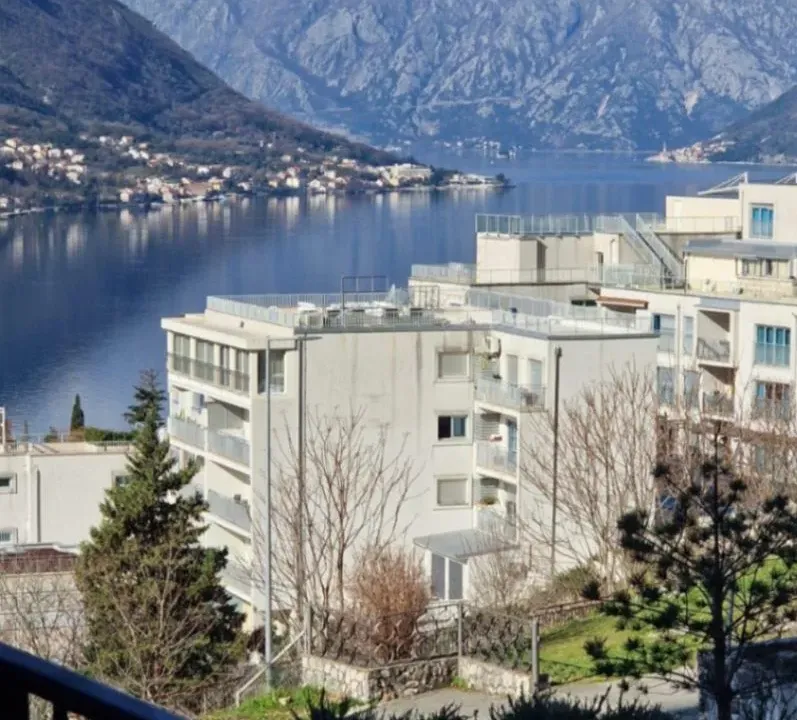 Prodaja, dvosoban stan, 75m², Dobrota, Kotor