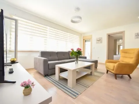 Izdavanje, dvosoban stan, 74m², Centar, Budva - image 8