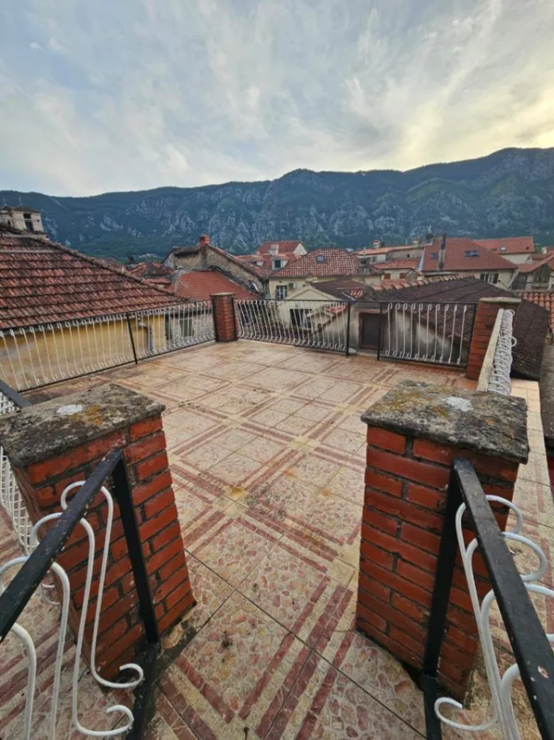 Sale, house, 100m², Centar, Kotor