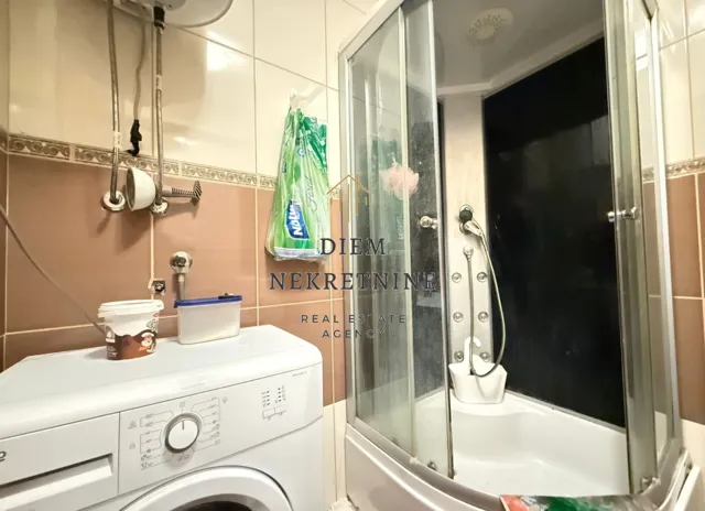 Izdavanje, trosoban stan, 80m², Krivi Most, Podgorica