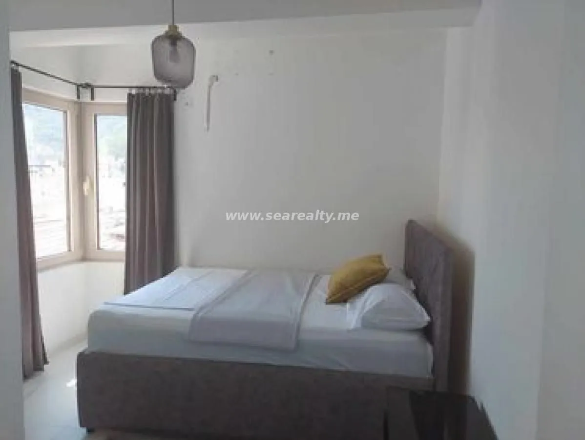 Izdavanje, dvosoban stan, 64m², Budva, Crna Gora