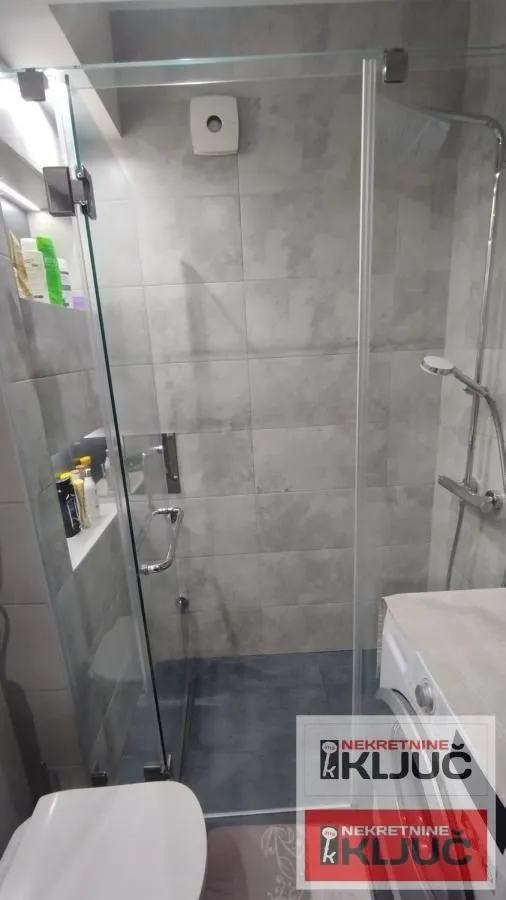 Prodaja, trosoban stan, 75m², Novo naselje, Novi Sad