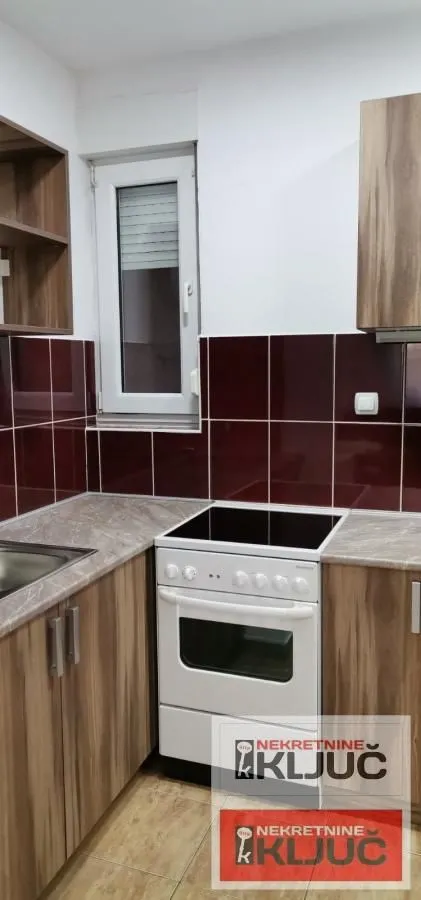 Izdavanje, dvosoban stan, 37m², Bulevar Oslobodjenja, Novi Sad Sve Podlokacije