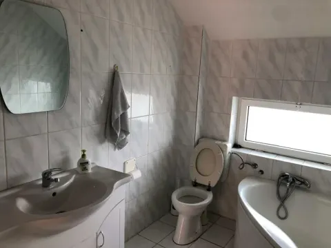 Izdavanje, trosoban stan, 112m², Centar, Inđija - image 11