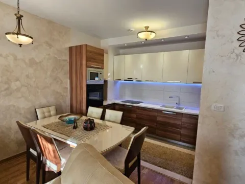 Izdavanje, dvosoban stan, 64m², City Kvart, Podgorica - image 2