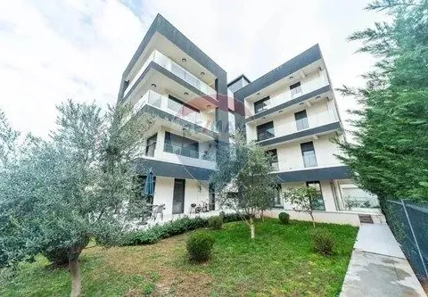 Izdavanje, trosoban stan, 130m², Nova Dalmatinska, Podgorica - image 2
