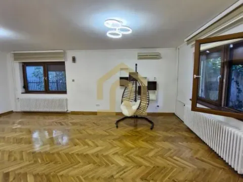 Izdavanje, poslovni prostor, 150m², Savski Venac, Beograd