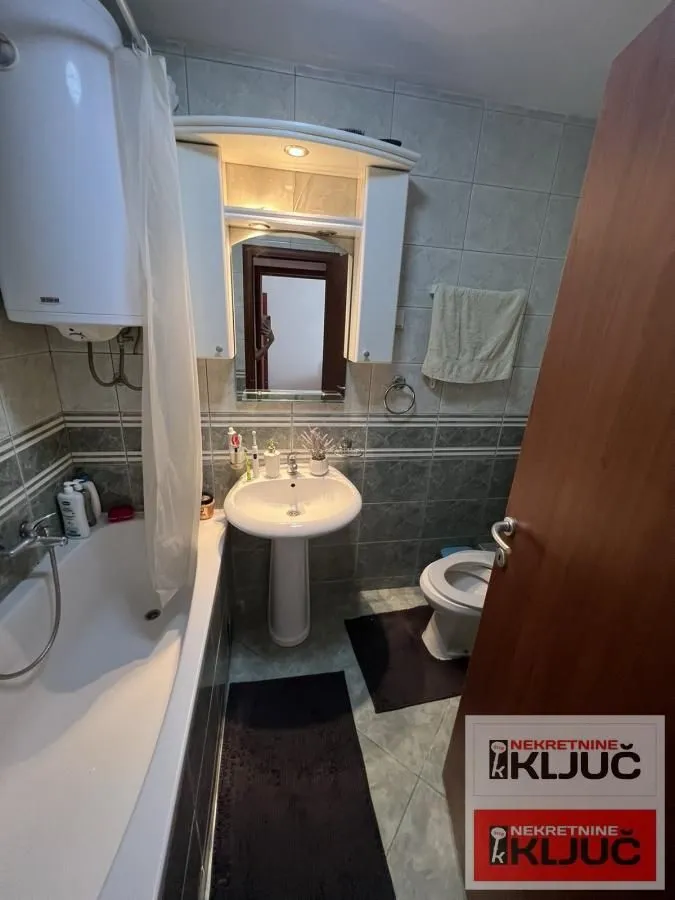 Prodaja, trosoban stan, 73m², Rotkvarija, Novi Sad Sve Podlokacije