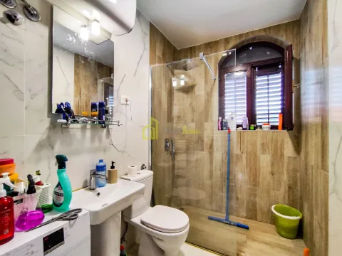 Prodaja, kuća, 340m², Tološi, Podgorica - image 18