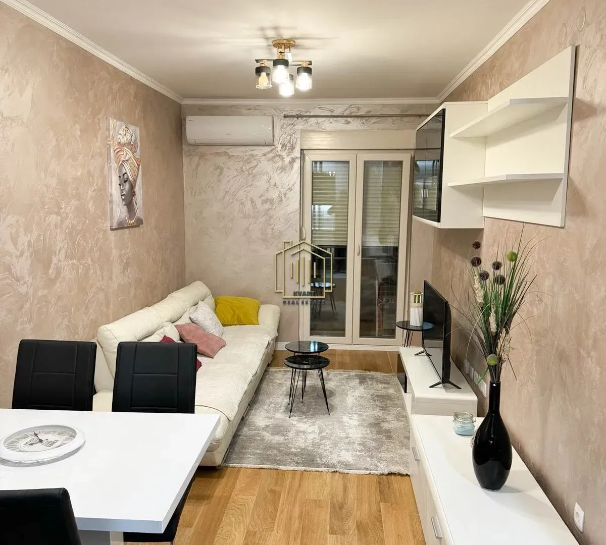 Izdavanje, jednosoban stan, 40m², Central Point, Podgorica