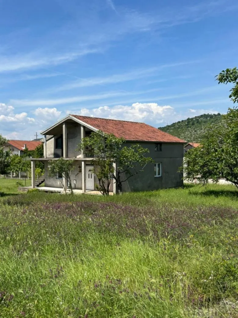 Prodaja, kuća, 202m², Zlatica, Podgorica