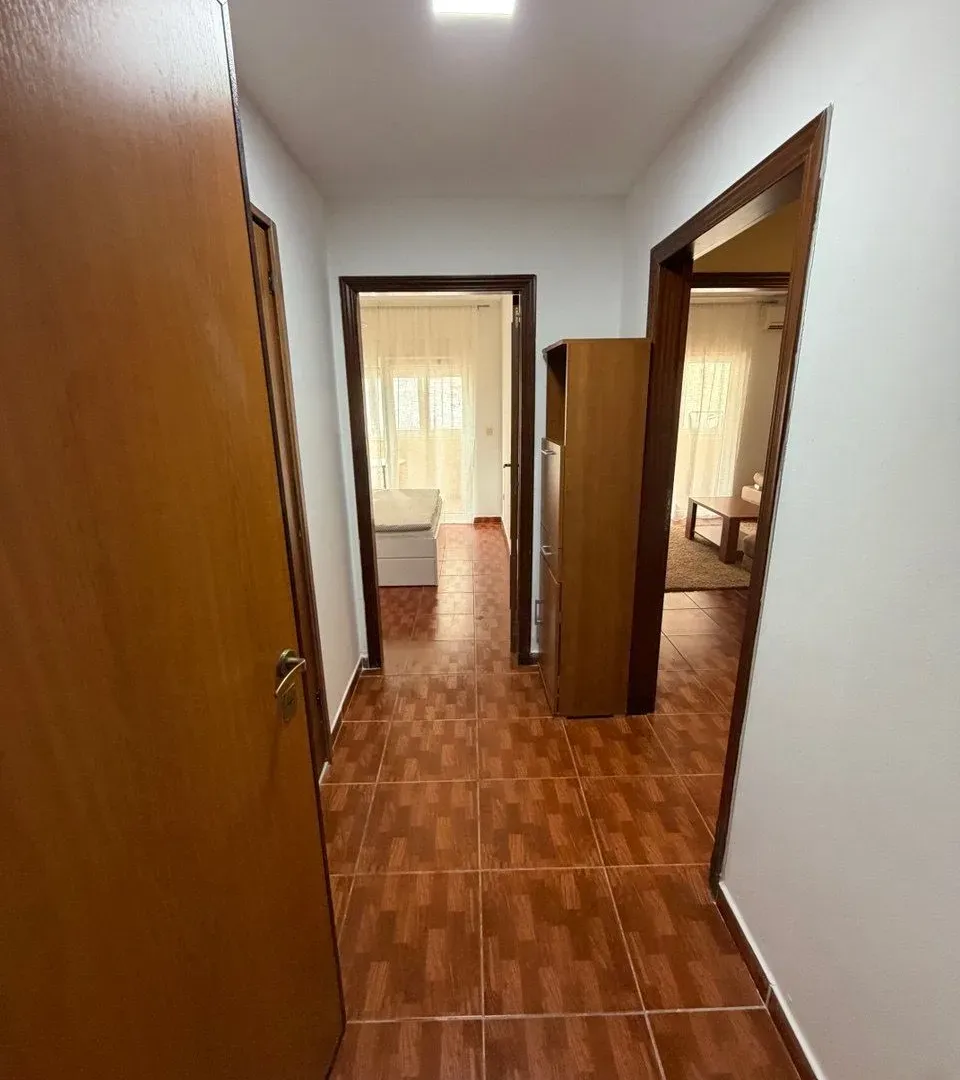 Izdavanje, jednosoban stan, 55m², Lazi, Budva