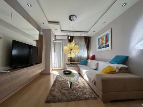 Izdavanje, dvosoban stan, 70m², City Kvart, Podgorica