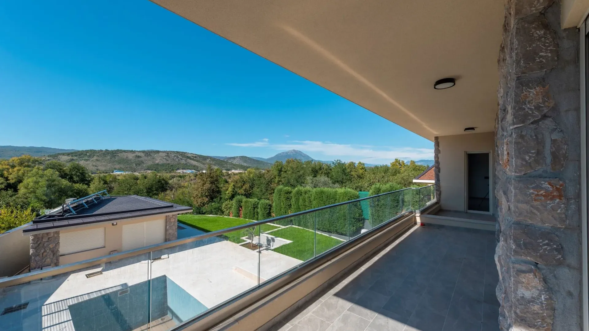 Sale, house, 492m², Mareza, Podgorica