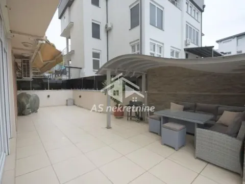 Izdavanje, trosoban stan, 90m², Savski Venac, Beograd - image 17