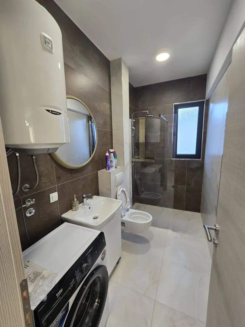 Izdavanje, dvosoban stan, 70m², Pod Kuk, Tivat
