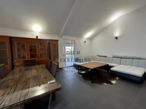 Izdavanje, kuća, 280m², Beri, Podgorica - image 5